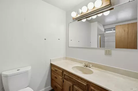Bath - 1982 Coffee Ln, Sebastopol, CA 95472 photo 1 of 5