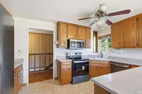 Kitchen - 1982 Coffee Ln, Sebastopol, CA 95472 photo 4 of 5