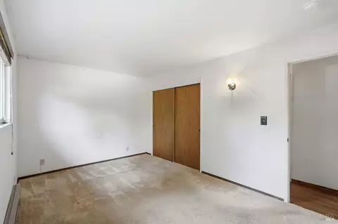 Bedroom - 1982 Coffee Ln, Sebastopol, CA 95472 photo 5 of 7