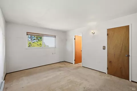Bedroom - 1982 Coffee Ln, Sebastopol, CA 95472 photo 3 of 7