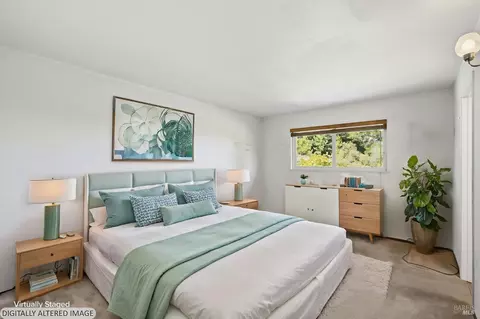 Bedroom - 1982 Coffee Ln, Sebastopol, CA 95472 photo 2 of 7
