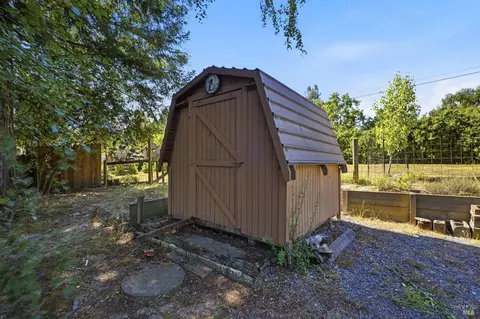 Exterior - 1982 Coffee Ln, Sebastopol, CA 95472 photo 10 of 13