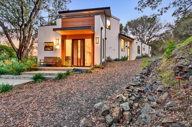 615 Oak Manor Dr, Fairfax, CA 94930