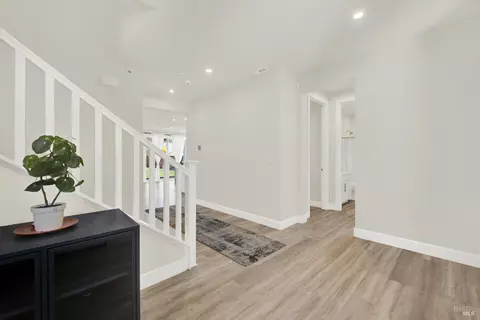 Entry Way - 700 Moonlight Ct, Dixon, CA 95620 photo 2 of 5