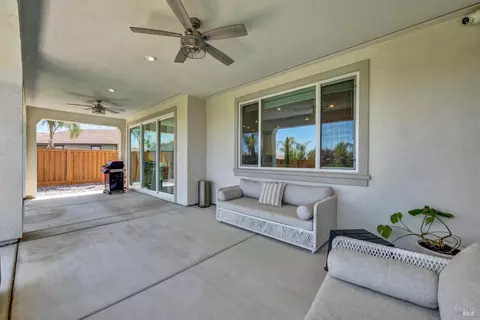 Exterior - 700 Moonlight Ct, Dixon, CA 95620 photo 10 of 26