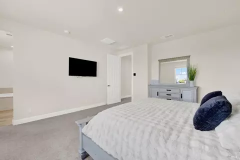 Bedroom - 700 Moonlight Ct, Dixon, CA 95620 photo 10 of 10