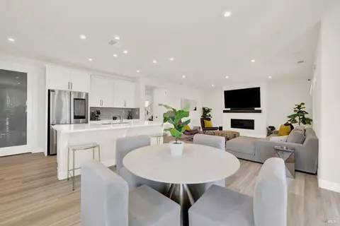 Dining - 700 Moonlight Ct, Dixon, CA 95620 photo 3 of 4