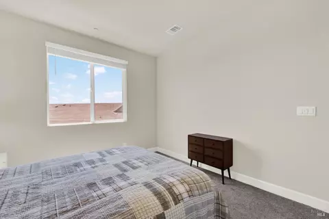 Bedroom - 700 Moonlight Ct, Dixon, CA 95620 photo 5 of 10