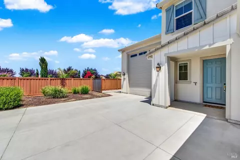 Exterior - 700 Moonlight Ct, Dixon, CA 95620 photo 8 of 26