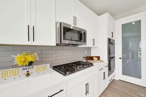 Kitchen - 700 Moonlight Ct, Dixon, CA 95620 photo 2 of 9