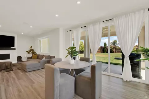 Dining - 700 Moonlight Ct, Dixon, CA 95620 photo 4 of 4