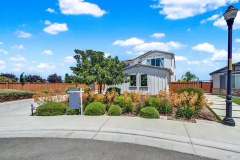 Exterior - 700 Moonlight Ct, Dixon, CA 95620 photo 2 of 26