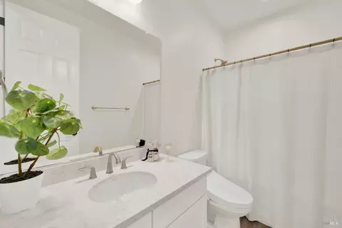 Bath - 700 Moonlight Ct, Dixon, CA 95620 photo 1 of 5