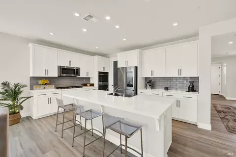 Kitchen - 700 Moonlight Ct, Dixon, CA 95620 photo 8 of 9