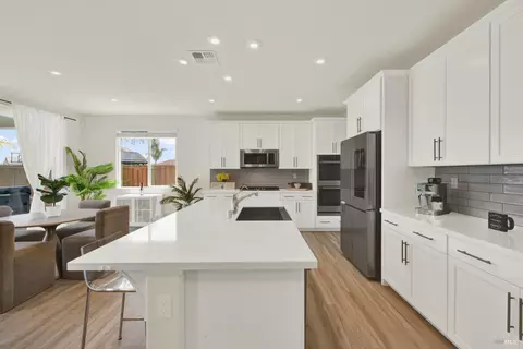 Kitchen - 700 Moonlight Ct, Dixon, CA 95620 photo 7 of 9