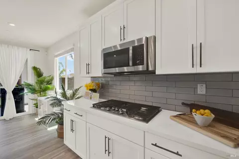 Kitchen - 700 Moonlight Ct, Dixon, CA 95620 photo 3 of 9