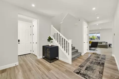 Entry Way - 700 Moonlight Ct, Dixon, CA 95620 photo 3 of 5