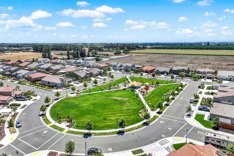 View/Area - 700 Moonlight Ct, Dixon, CA 95620 photo 6 of 7