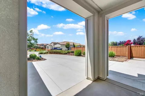 Exterior - 700 Moonlight Ct, Dixon, CA 95620 photo 7 of 26