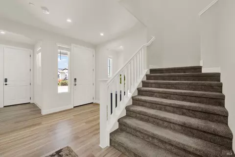 Entry Way - 700 Moonlight Ct, Dixon, CA 95620 photo 4 of 5