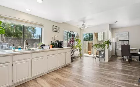 Entry Way - 149 Cottontail Way, Windsor, CA 95492 photo 4 of 5