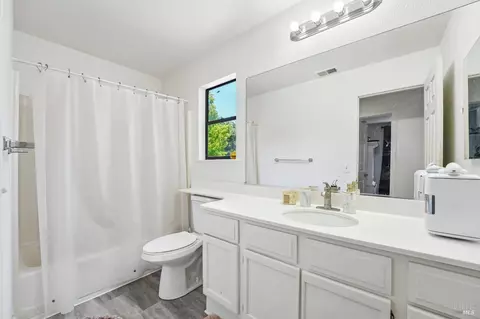 Bath - 149 Cottontail Way, Windsor, CA 95492 photo 3 of 3