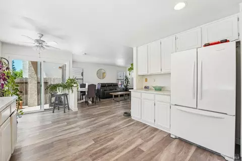Kitchen - 149 Cottontail Way, Windsor, CA 95492 photo 5 of 5