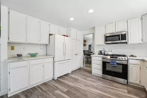 Kitchen - 149 Cottontail Way, Windsor, CA 95492 photo 3 of 5