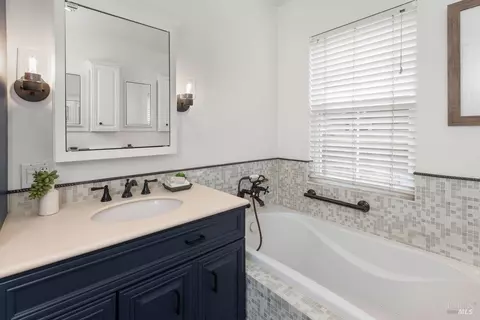 Bath - 789 Clausing Ave, Novato, CA 94945 photo 4 of 4