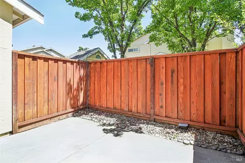 Exterior - 138 Altamont Ct, Fairfield, CA 94534 photo 5 of 9