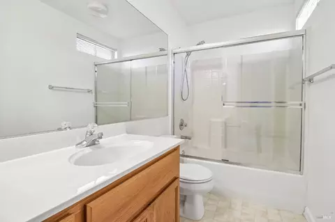 Bath - 138 Altamont Ct, Fairfield, CA 94534 photo 4 of 4