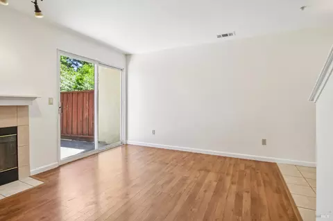 Living - 138 Altamont Ct, Fairfield, CA 94534 photo 2 of 4
