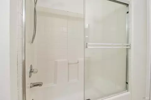 Bath - 138 Altamont Ct, Fairfield, CA 94534 photo 3 of 4