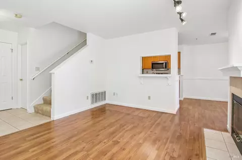 Living - 138 Altamont Ct, Fairfield, CA 94534 photo 3 of 4