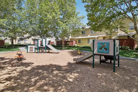 Exterior - 138 Altamont Ct, Fairfield, CA 94534 photo 8 of 9