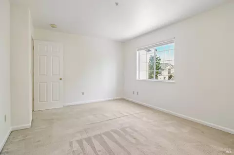 Bedroom - 138 Altamont Ct, Fairfield, CA 94534 photo 2 of 6