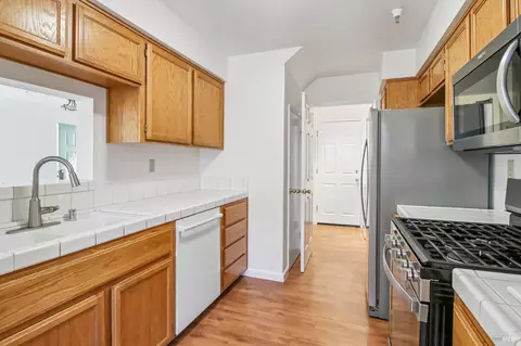 Kitchen - 138 Altamont Ct, Fairfield, CA 94534 photo 3 of 4
