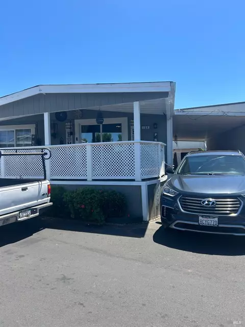 108 Pear Ln, Santa Rosa, CA 95401