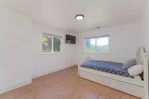 Bedroom - 261 Crestview Dr, Ukiah, CA 95482 photo 2 of 4