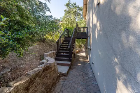Exterior - 261 Crestview Dr, Ukiah, CA 95482 photo 5 of 7