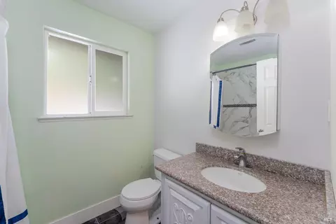 Bath - 261 Crestview Dr, Ukiah, CA 95482 photo 3 of 3
