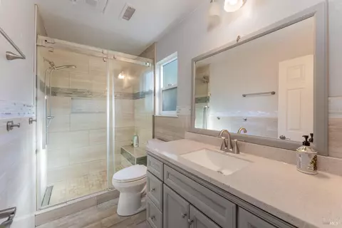 Bath - 261 Crestview Dr, Ukiah, CA 95482 photo 1 of 3