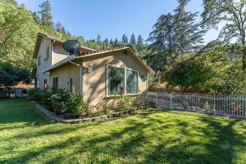 Exterior - 261 Crestview Dr, Ukiah, CA 95482 photo 2 of 7