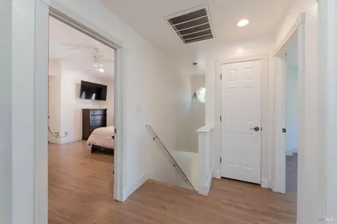Entry Way - 261 Crestview Dr, Ukiah, CA 95482 photo 1 of 1