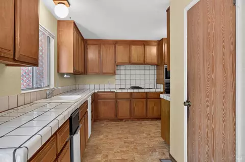 Kitchen - 843 Coventry Ln, Fairfield, CA 94533 photo 8 of 8