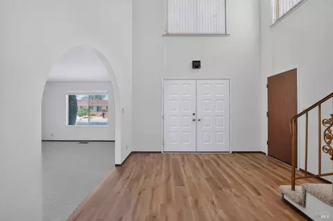Entry Way - 843 Coventry Ln, Fairfield, CA 94533 photo 7 of 8