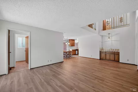 Living - 843 Coventry Ln, Fairfield, CA 94533 photo 8 of 9