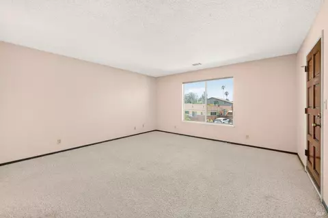 Living - 843 Coventry Ln, Fairfield, CA 94533 photo 5 of 9
