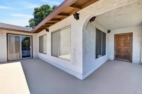 Exterior - 843 Coventry Ln, Fairfield, CA 94533 photo 4 of 21