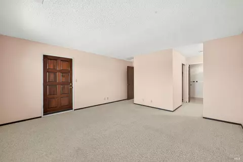 Living - 843 Coventry Ln, Fairfield, CA 94533 photo 4 of 9